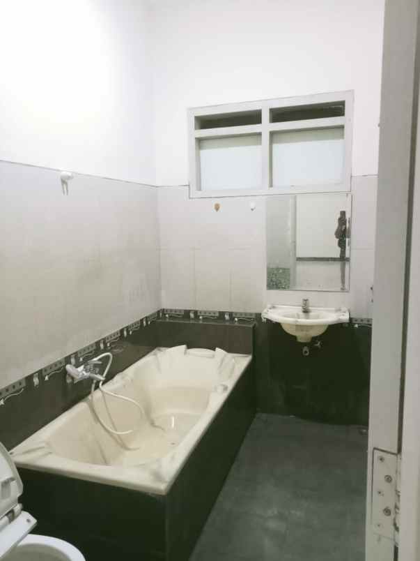 di sewakan rumah di fajar indah solo