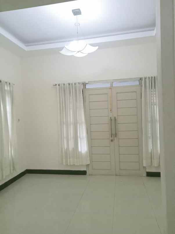 di sewakan rumah di fajar indah solo