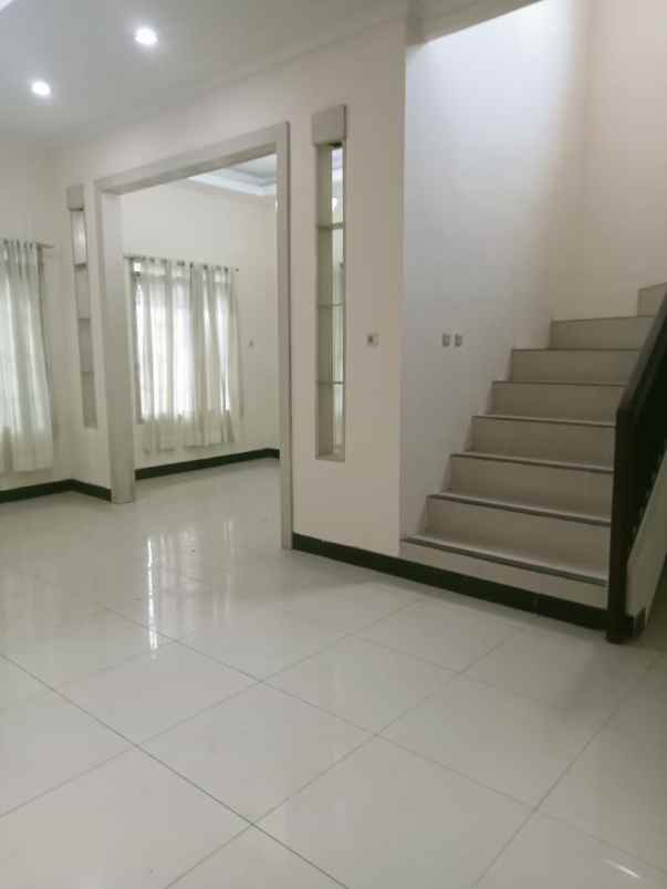 di sewakan rumah di fajar indah solo