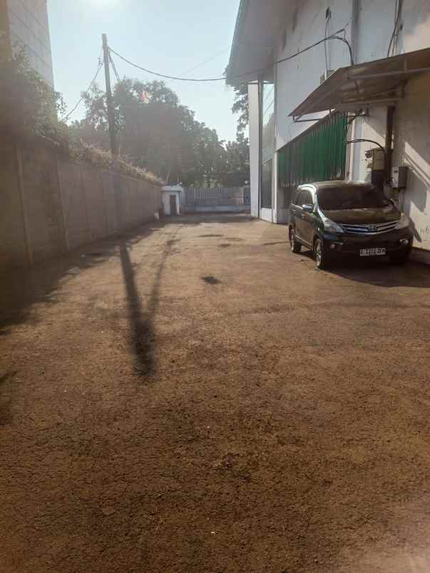 dijual bagunan gedung berserta ada gudang