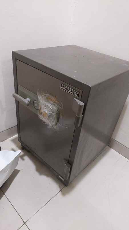 dijual brankas second seperti baru di surabaya