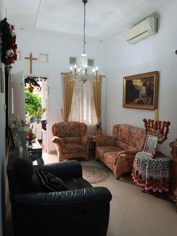 dijual cepat rumah cantik di pesona khayangan depok