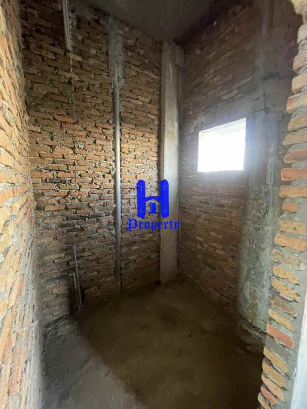 dijual disewakan ruko di jalan kl yos sudarso medan