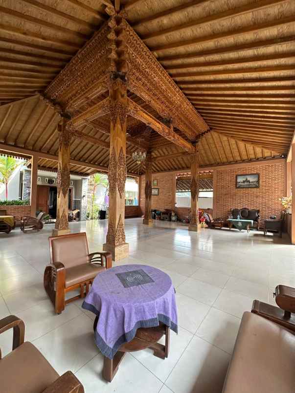 dijual joglo beserta rumah hunian