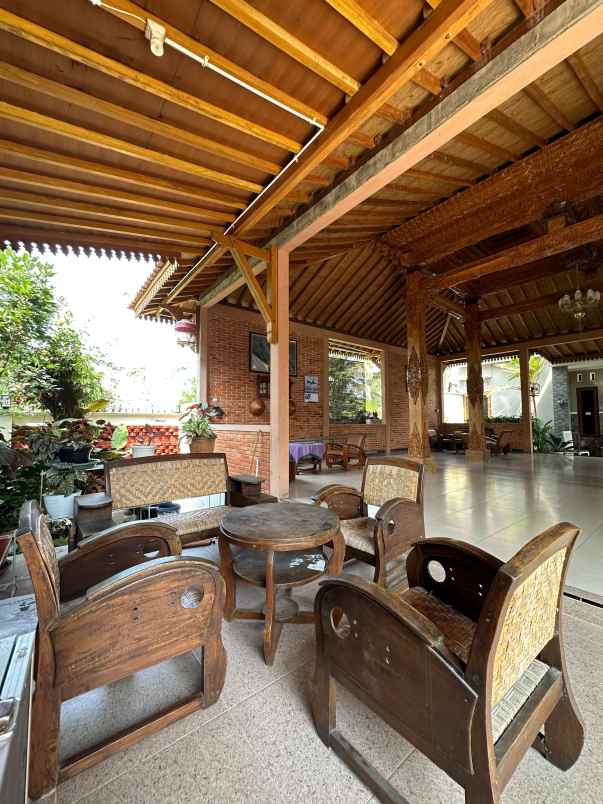 dijual joglo beserta rumah hunian