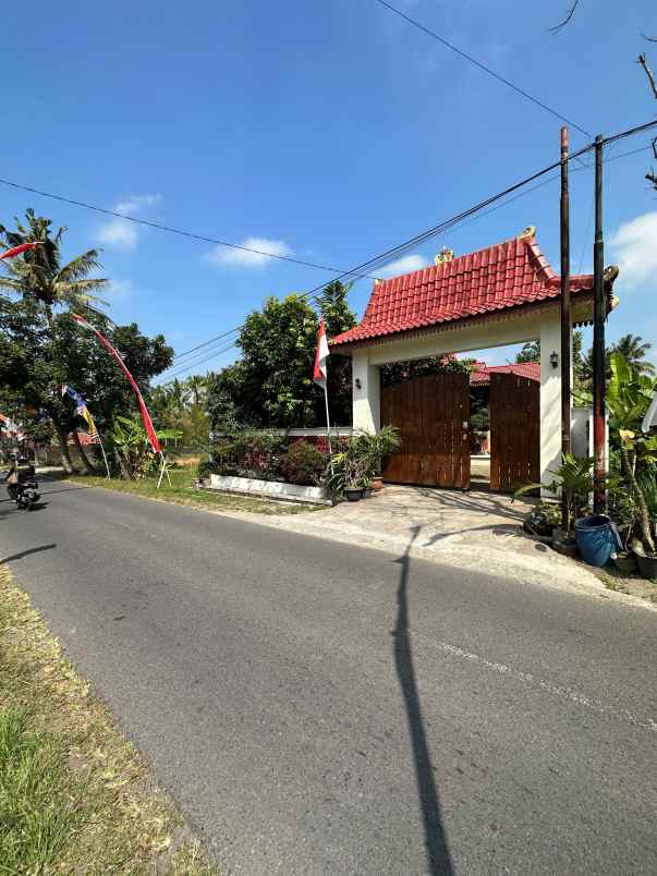 dijual joglo beserta rumah hunian