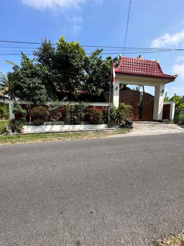 dijual joglo beserta rumah hunian