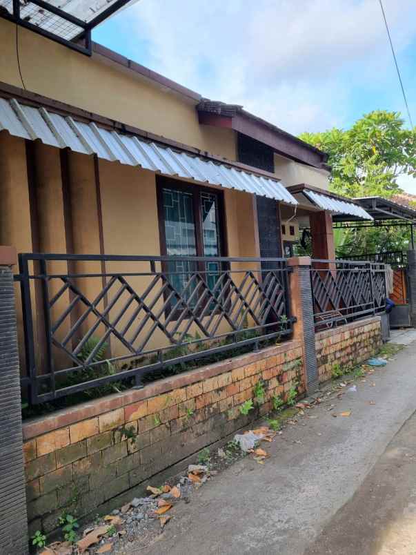 dijual kost 400 meter kampus isi