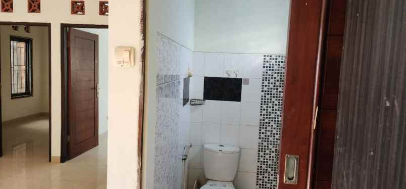 dijual kost 400 meter kampus isi