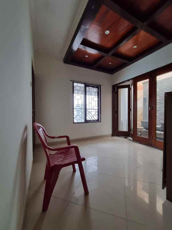 dijual kost 400 meter kampus isi