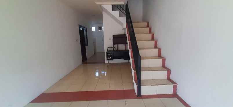 dijual kost cigadung timur