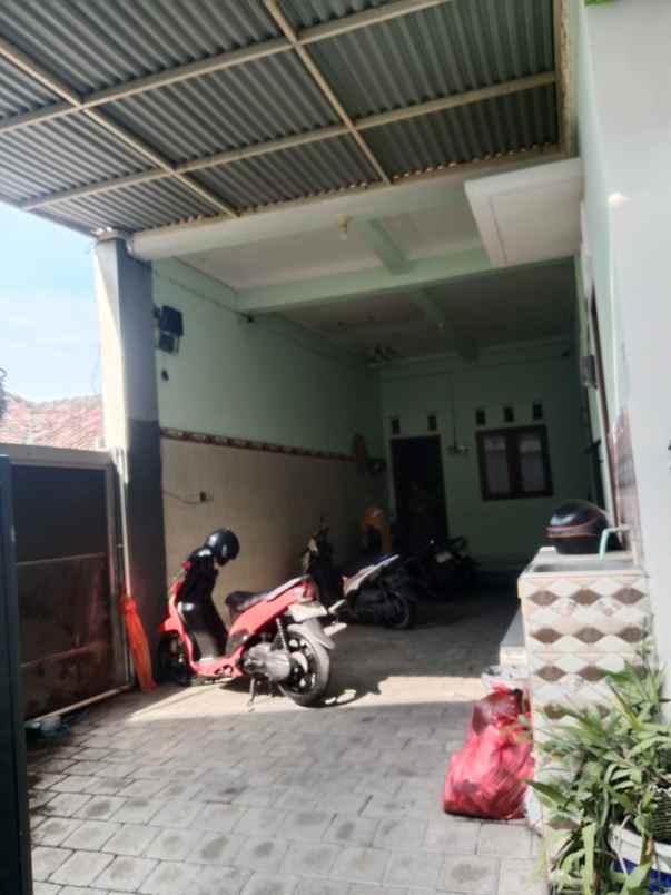 dijual kost jalan puputan baru