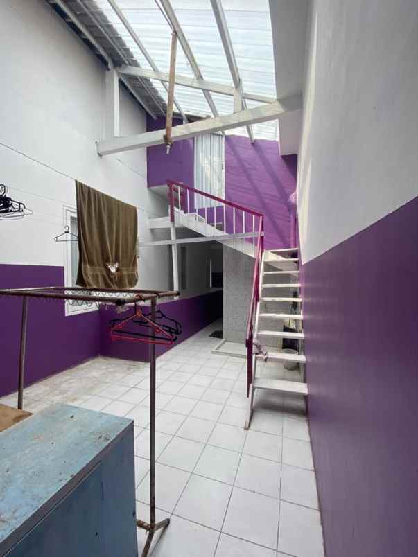 dijual kost jl krputih gg makam blok b