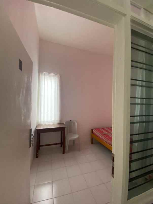 dijual kost jl krputih gg makam blok b