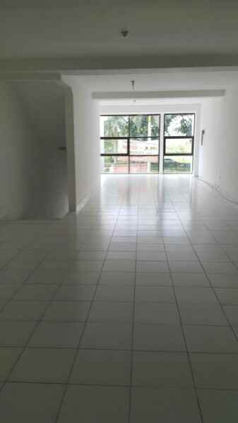 dijual ruko gudang kantor jl mh thamrin lippo cikarang