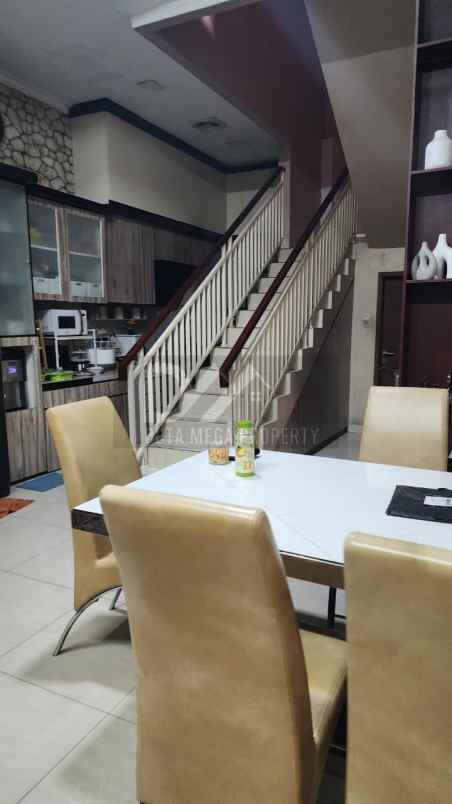 dijual rumah 3 lantai di modernland tangerang