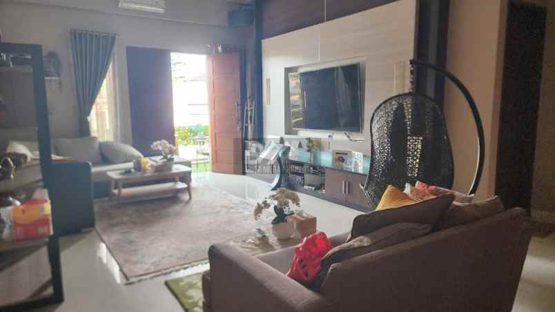 dijual rumah 3 lantai di modernland tangerang