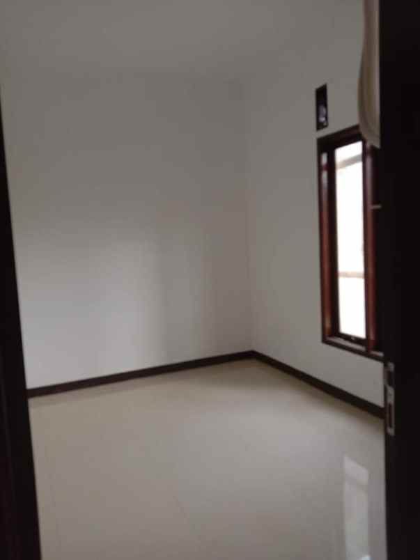 dijual rumah arcamanik