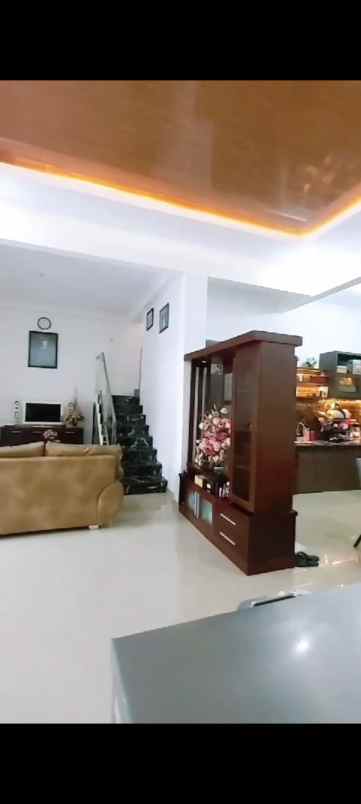 dijual rumah baru di gentan sukoharjo