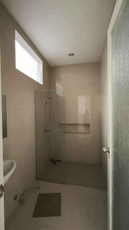 dijual rumah baru gress araya 2 siap huni row 3 mobil