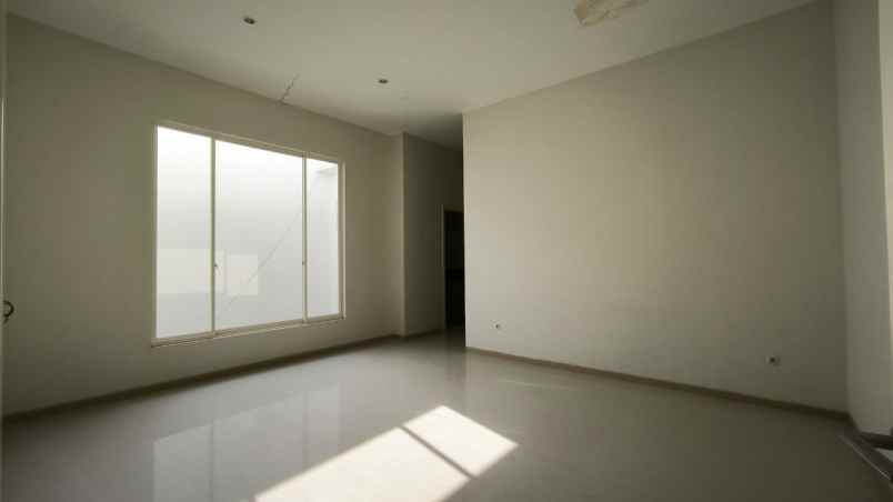 dijual rumah baru gress araya 2 siap huni row 3 mobil