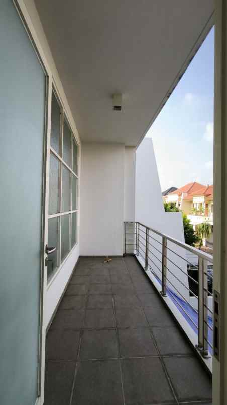 dijual rumah baru gress araya 2 siap huni row 3 mobil