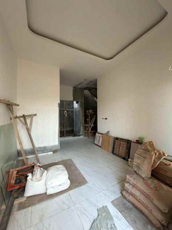 dijual rumah baru modern american style