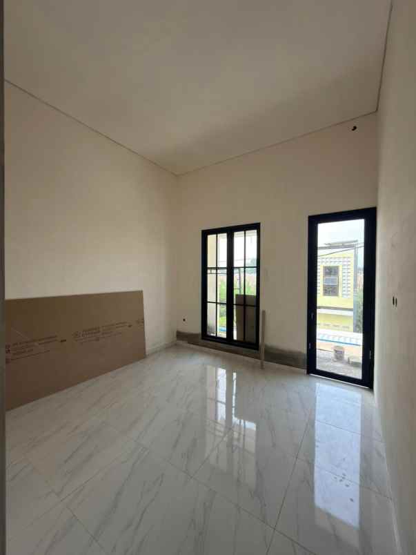 dijual rumah baru modern american style