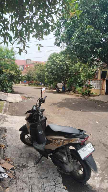 dijual rumah boulevard hijau