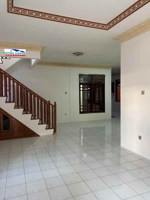 dijual rumah cahaya kemang permai