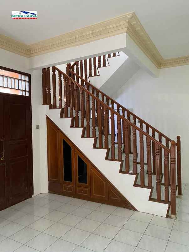 dijual rumah cahaya kemang permai