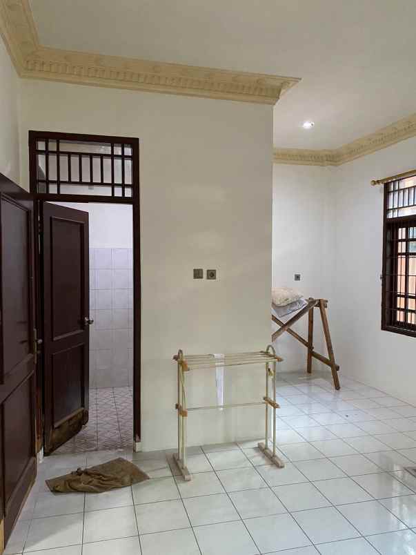 dijual rumah cahaya kemang permai