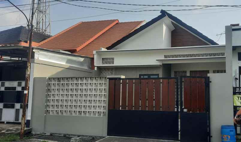 dijual rumah candi penataran