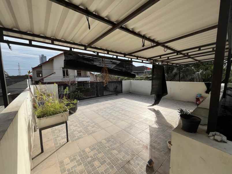 dijual rumah cantik di jajar solo