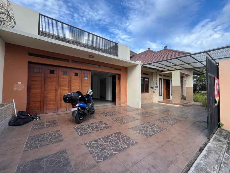 dijual rumah cantik di jajar solo