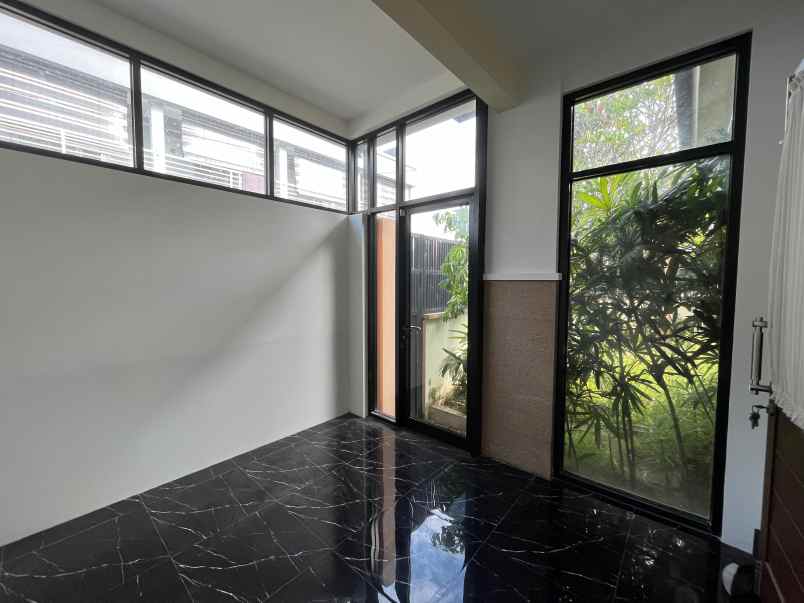 dijual rumah cantik di jajar solo