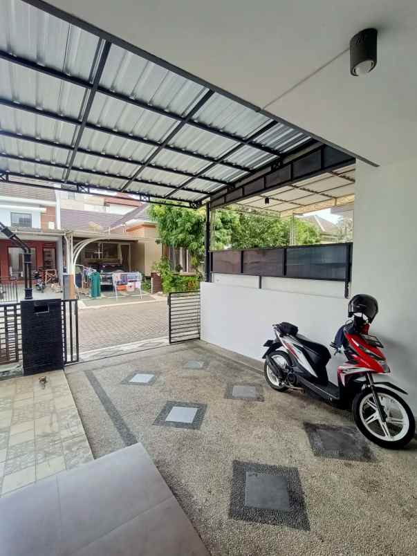 dijual rumah cantik lokasi permata jingga suhat malang