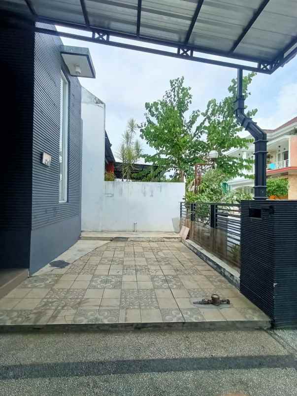 dijual rumah cantik lokasi permata jingga suhat malang