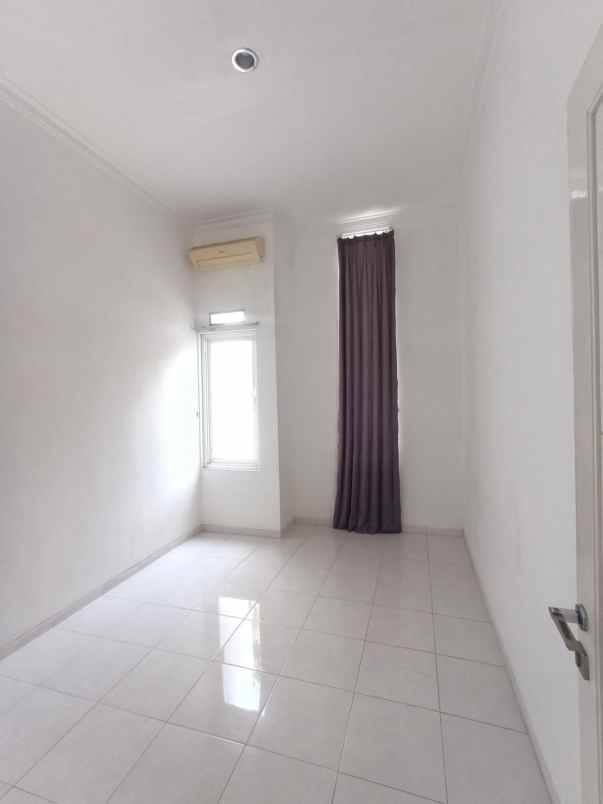 dijual rumah cantik lokasi permata jingga suhat malang