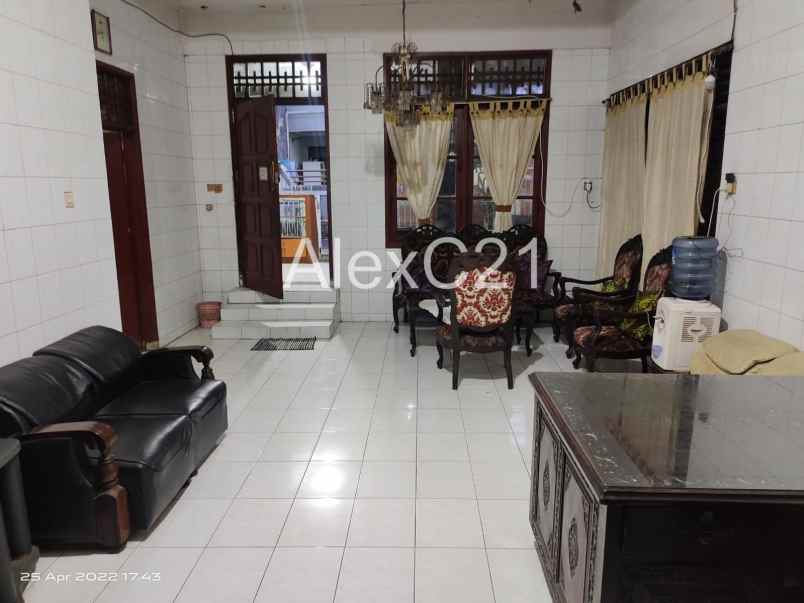 dijual rumah cempaka baru