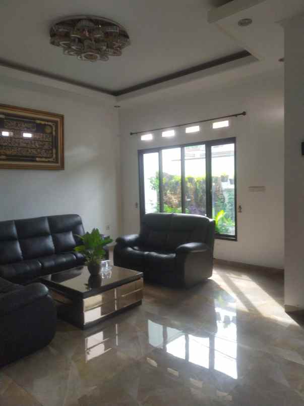 dijual rumah cilangkap