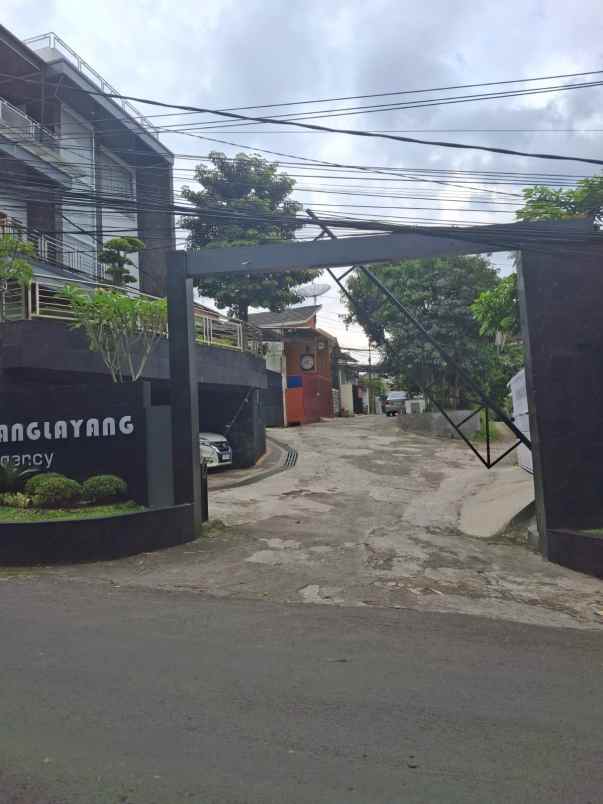 dijual rumah cinunuk