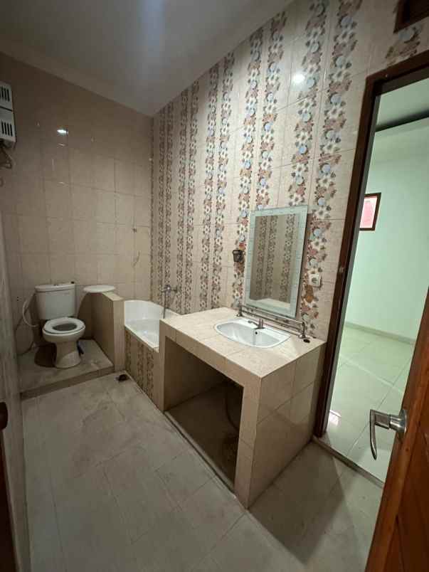 dijual rumah cipageran