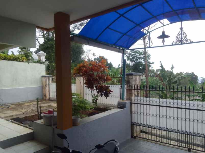 dijual rumah cipageran asri