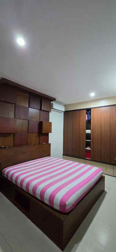 dijual rumah citraland surabaya barat