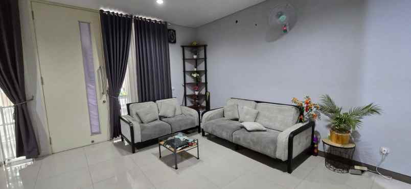 dijual rumah citraland surabaya barat