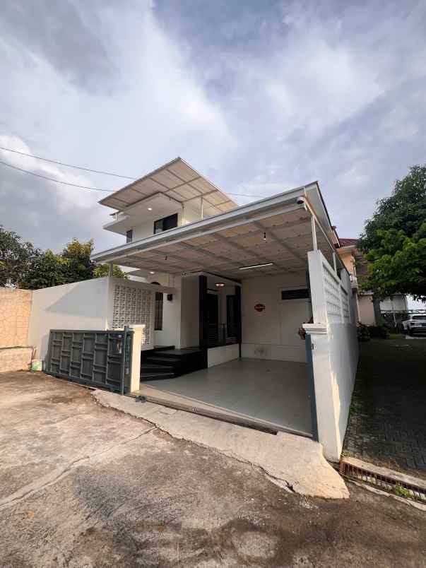 dijual rumah ciwaruga gegerkalong bandung