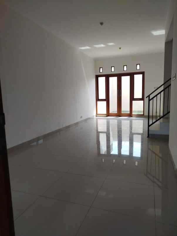 dijual rumah cluster margahayu