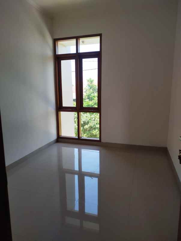dijual rumah cluster margahayu