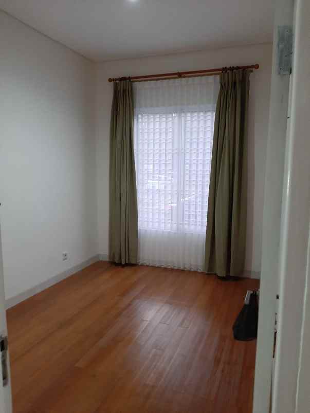 dijual rumah cluster riviera garden